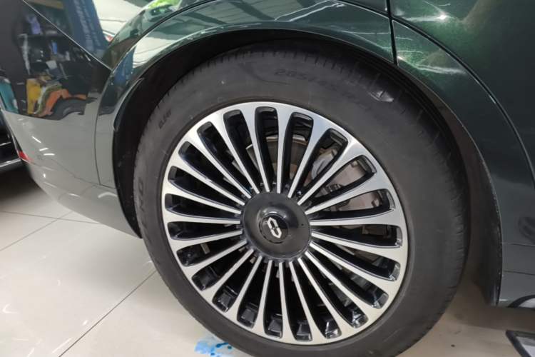 Used Hima AITO M9 2025 Pure Electric Ultra Version 100 kWh 6-Seater Model Right Rear Wheel Hub