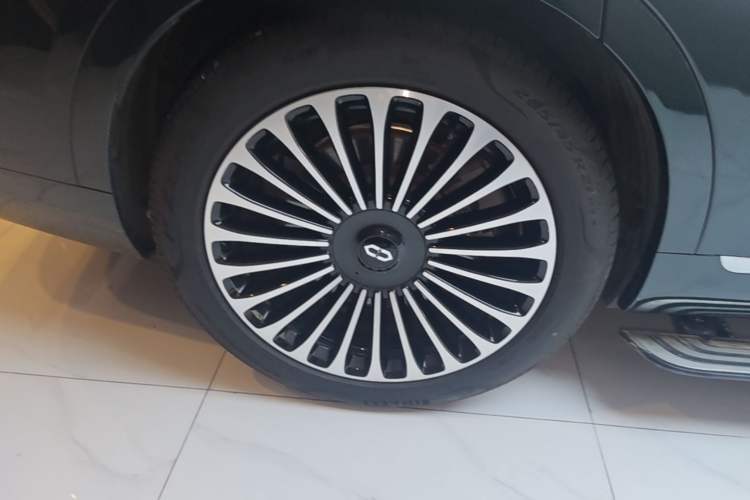 Used Hima AITO M9 2025 Pure Electric Ultra Version 100 kWh 6-Seater Model Right Rear Wheel Hub