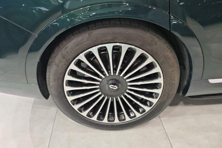 Used Hima AITO M9 2025 Pure Electric Ultra Version 100 kWh 6-Seater Model Right Rear Wheel Hub