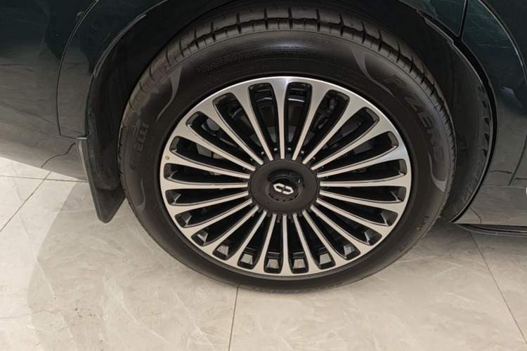 Used Hima AITO M9 2025 Extended-Range Ultra Version 52 kWh 5-Seater Edition Right Rear Wheel Hub