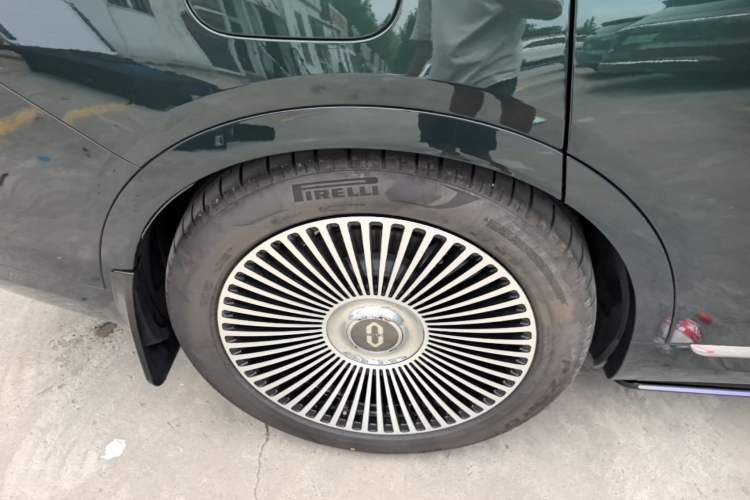 Used Hima AITO M9 2025 Extended-Range Ultra Version 52 kWh 5-Seater Edition Right Rear Wheel Hub