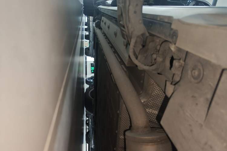 Used Hima AITO M9 2025 Extended-Range Ultra Version 52 kWh 6-Seater Right Side Sill