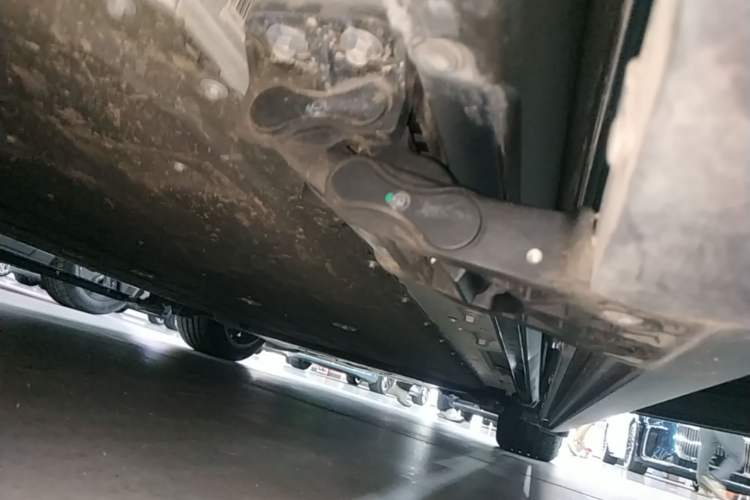 Used Hima AITO M9 2025 Pure Electric Ultra Version 100 kWh 6-Seater Model Right Side Sill