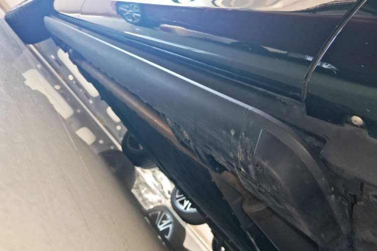 Used Hima AITO M9 2025 Extended-Range Ultra Version 52 kWh 6-Seater Right Side Sill