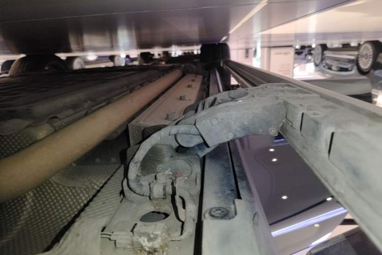 Used Hima AITO M9 2025 Extended-Range Ultra Version 52 kWh 6-Seater Right Side Sill