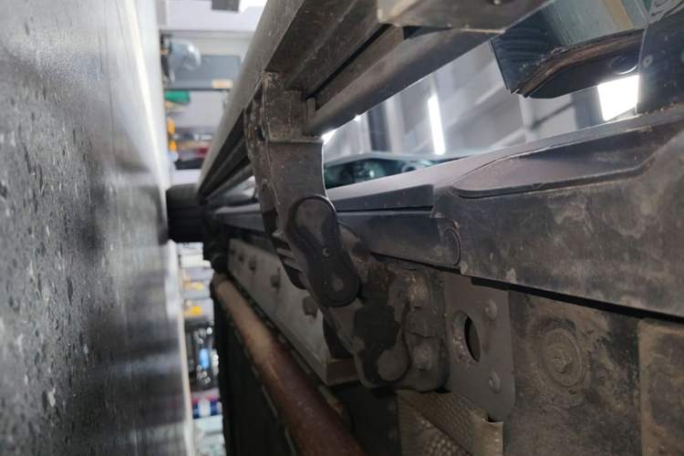 Used Hima AITO M9 2025 Extended-Range Ultra Version 52 kWh 5-Seater Edition Right Side Sill
