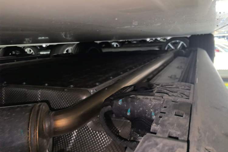 Used Hima AITO M9 2025 Extended-Range Ultra Version 52 kWh 5-Seater Edition Right Side Sill