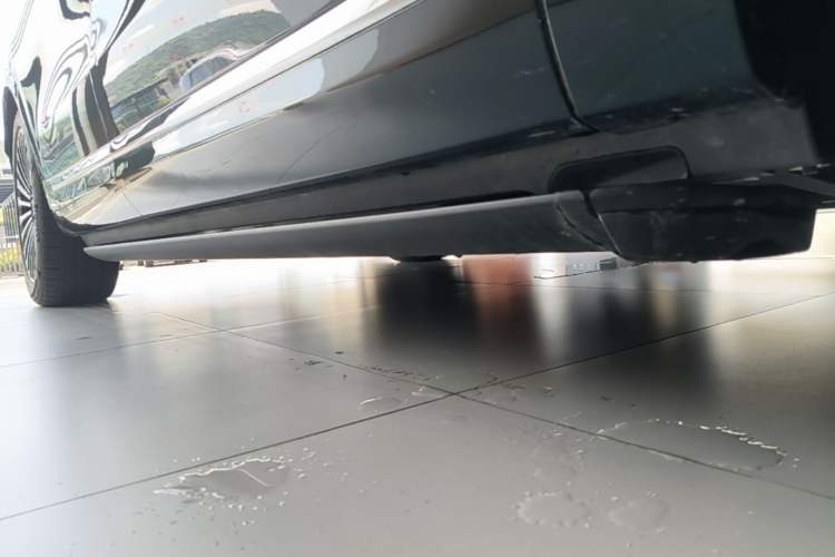 Used Hima AITO M9 2025 Extended-Range Ultra Version 52 kWh 5-Seater Edition Right Side Sill