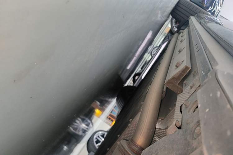 Used Hima AITO M9 2025 Extended-Range Max Version 52 kWh 6-Seater Edition Right Side Sill