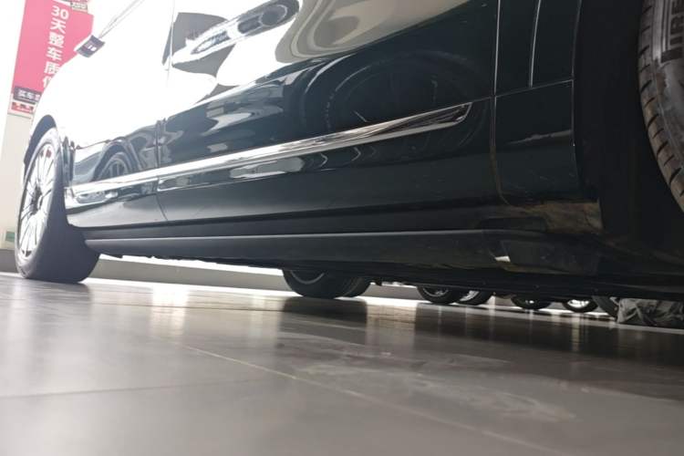 Used Hima AITO M9 2025 Extended-Range Ultra Version 52 kWh 5-Seater Edition Right Side Sill