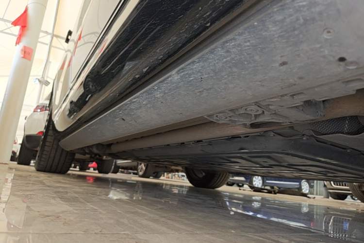 Used Hima AITO M9 2025 Extended-Range Ultra Version 52 kWh 5-Seater Edition Right Side Sill