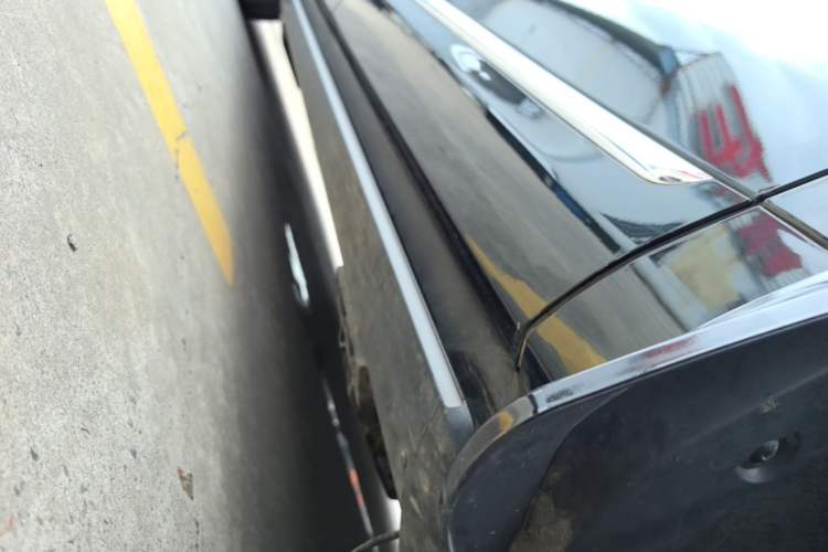 Used Hima AITO M9 2025 Extended-Range Ultra Version 52 kWh 5-Seater Edition Right Side Sill