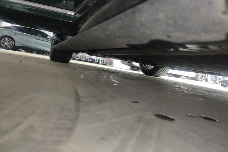 Used Hima AITO M9 2025 Extended-Range Ultra Version 52 kWh 6-Seater Right Side Sill