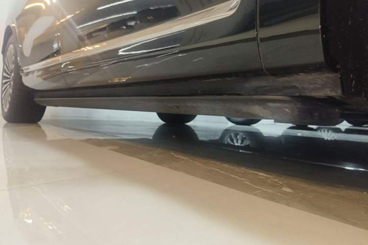 Used Hima AITO M9 2025 Pure Electric Ultra Version 100 kWh 6-Seater Model Right Side Sill