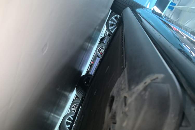 Used Hima AITO M9 2025 Pure Electric Ultra Version 100 kWh 6-Seater Model Right Side Sill