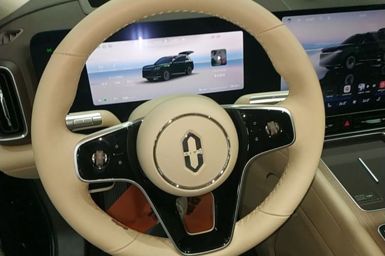 Used Hima AITO M9 2025 Pure Electric Ultra Version 100 kWh 6-Seater Model Steering Wheel