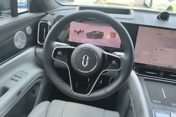 Used Hima AITO M9 2025 Extended-Range Ultra Version 52 kWh 6-Seater Steering Wheel