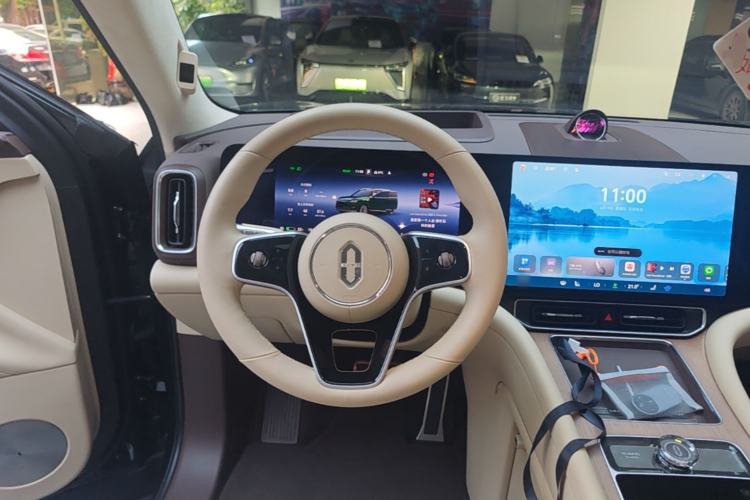 Used Hima AITO M9 2025 Pure Electric Ultra Version 100 kWh 6-Seater Model Steering Wheel