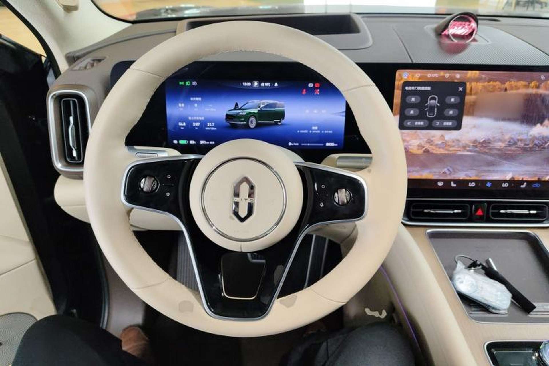 Used Hima AITO M9 2025 Pure Electric Ultra Version 100 kWh 6-Seater Model Steering Wheel