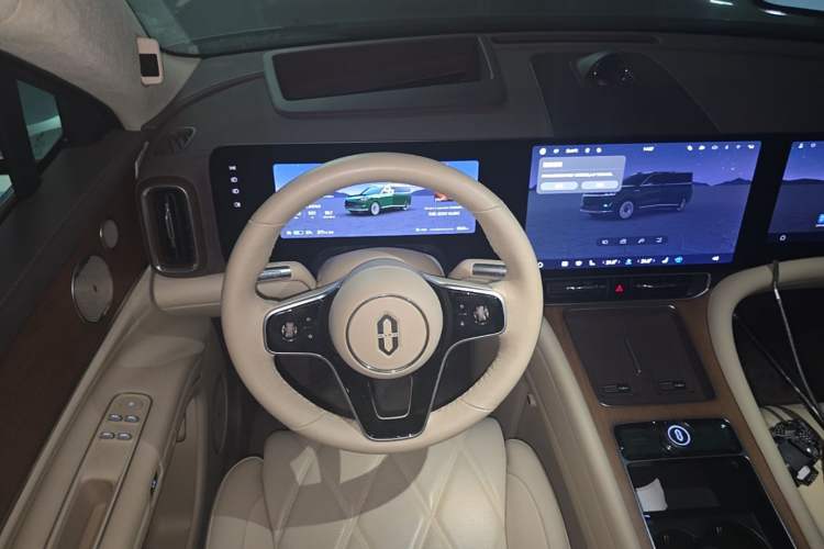 Used Hima AITO M9 2025 Pure Electric Ultra Version 100 kWh 6-Seater Model Steering Wheel