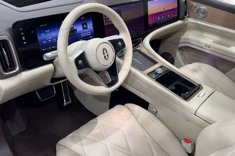 Used Hima AITO M9 2025 Pure Electric Ultra Version 100 kWh 6-Seater Model Steering Wheel