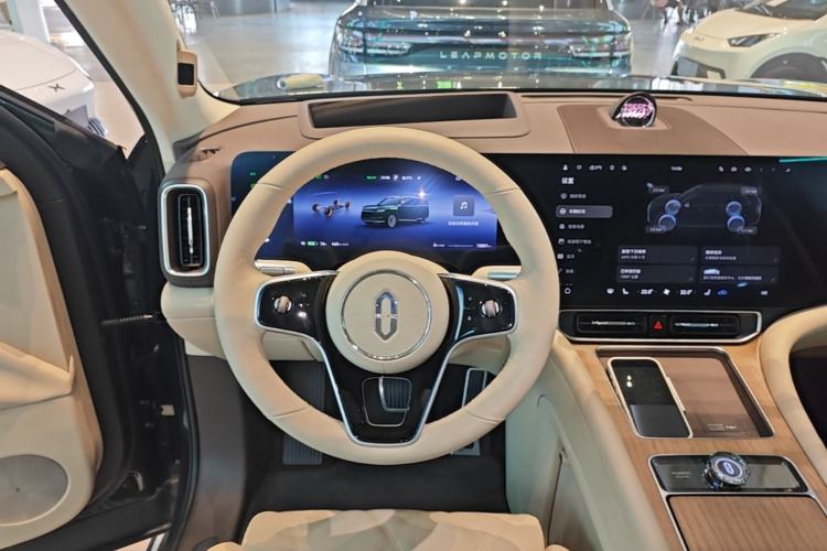 Used Hima AITO M9 2025 Pure Electric Ultra Version 100 kWh 6-Seater Model Steering Wheel