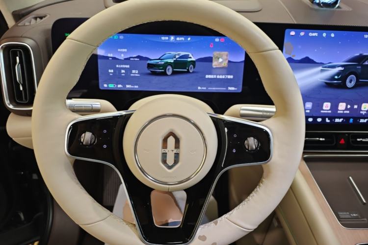 Used Hima AITO M9 2025 Pure Electric Ultra Version 100 kWh 6-Seater Model Steering Wheel