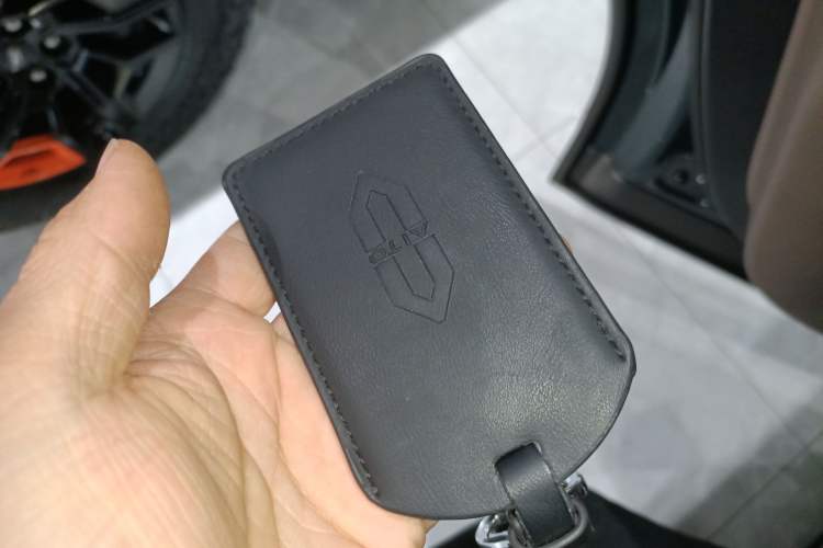 Used Hima AITO M9 2025 Extended-Range Ultra Version 52 kWh 6-Seater Vehicle Key