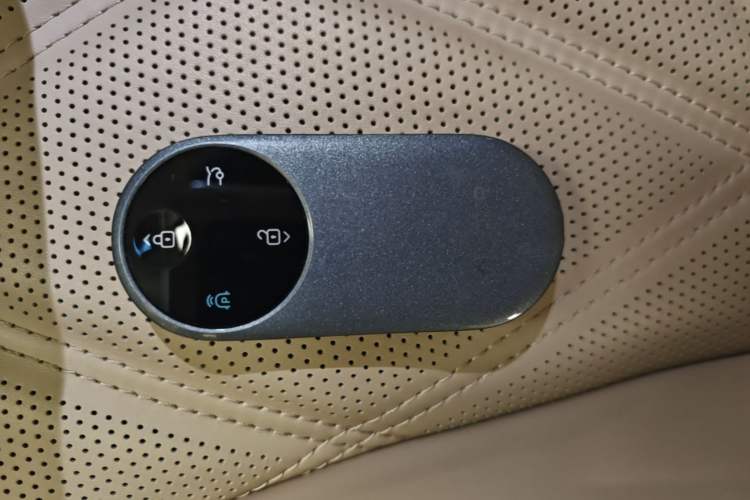 Used Hima AITO M9 2025 Pure Electric Ultra Version 100 kWh 6-Seater Model Vehicle Key