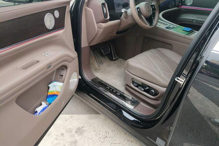 Used Hima AITO M9 2025 Extended-Range Ultra Version 52 kWh 5-Seater Edition Driver Seat
