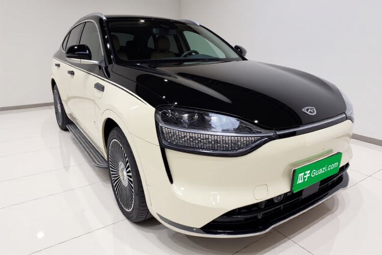 Used Hima AITO M9 2025 Extended-Range Max Version 52 kWh 5-Seater Edition Front Right 45 Deg