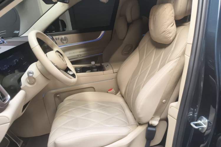 Used Hima AITO M9 2025 Extended-Range Ultra Version 52 kWh 6-Seater Left Front Seat