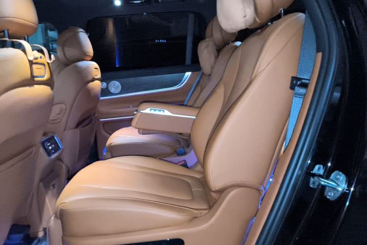 Used Hima AITO M9 2025 Extended-Range Ultra Version 52 kWh 6-Seater Left Rear Seat