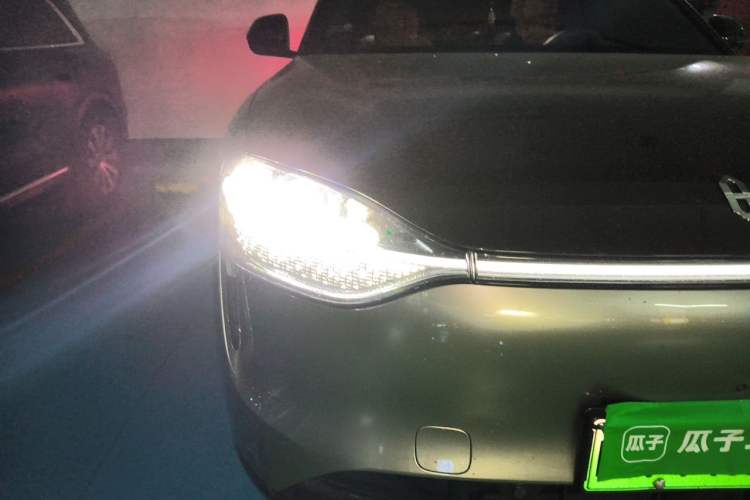 Used Hima AITO M9 2025 Extended-Range Ultra Version 52 kWh 6-Seater Right Front Headlight