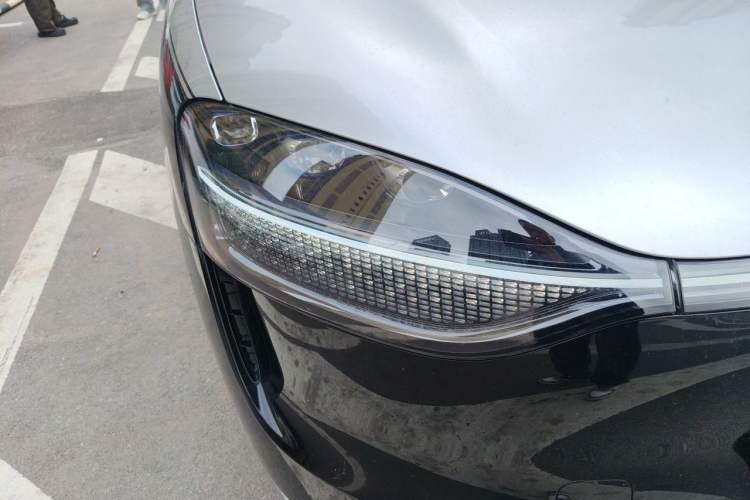 Used Hima AITO M9 2025 Extended-Range Ultra Version 52 kWh 5-Seater Edition Right Front Headlight