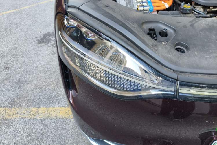 Used Hima AITO M9 2025 Extended-Range Ultra Version 52 kWh 6-Seater Right Front Headlight
