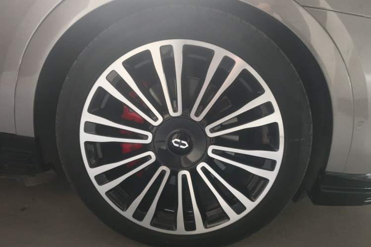 Used Hima AITO M9 2025 Extended-Range Ultra Version 52 kWh 6-Seater Right Front Wheel Hub