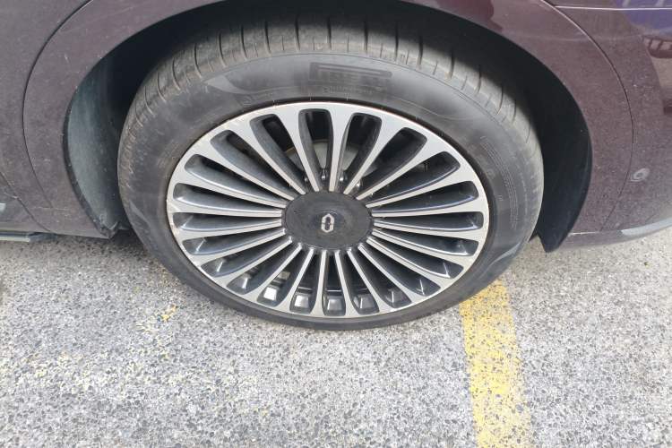 Used Hima AITO M9 2025 Extended-Range Ultra Version 52 kWh 6-Seater Right Front Wheel Hub