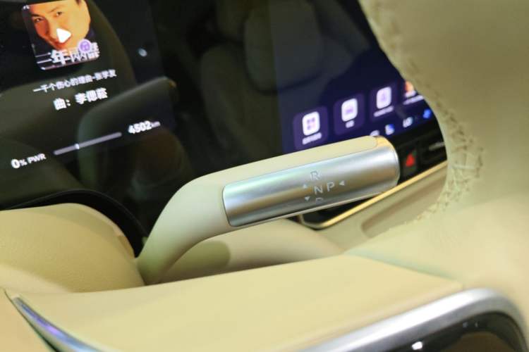 Used Hima AITO M9 2025 Extended-Range Ultra Version 52 kWh 5-Seater Edition Audio And AC Panel