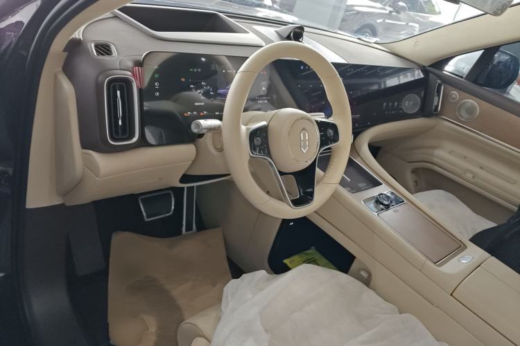 Used Hima AITO M9 2025 Extended-Range Ultra Version 52 kWh 5-Seater Edition Center Console