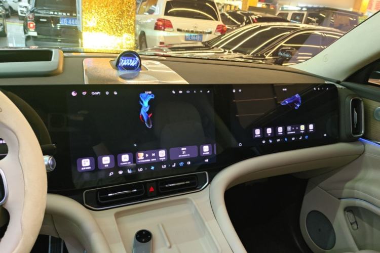 Used Hima AITO M9 2025 Extended-Range Ultra Version 52 kWh 5-Seater Edition Center Console