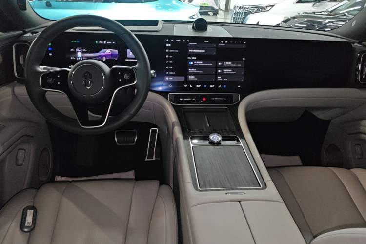 Used Hima AITO M9 2025 Extended-Range Ultra Version 52 kWh 5-Seater Edition Center Console