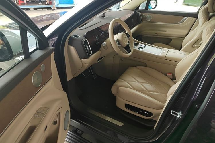 Used Hima AITO M9 2025 Extended-Range Ultra Version 52 kWh 6-Seater Driver Seat