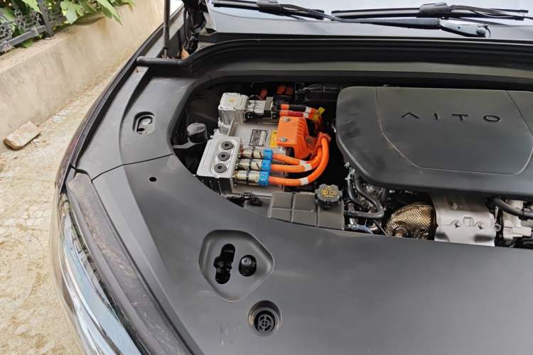 Used Hima AITO M9 2025 Extended-Range Ultra Version 52 kWh 6-Seater Engine Bay Right