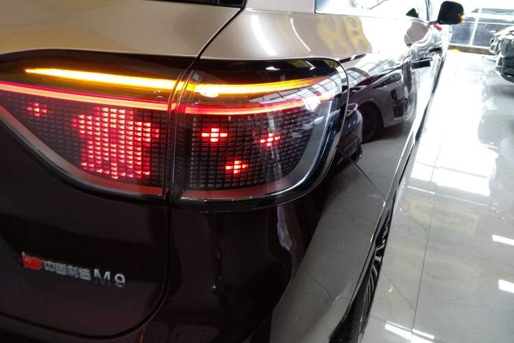 Used Hima AITO M9 2025 Extended-Range Ultra Version 52 kWh 6-Seater Exterior 3