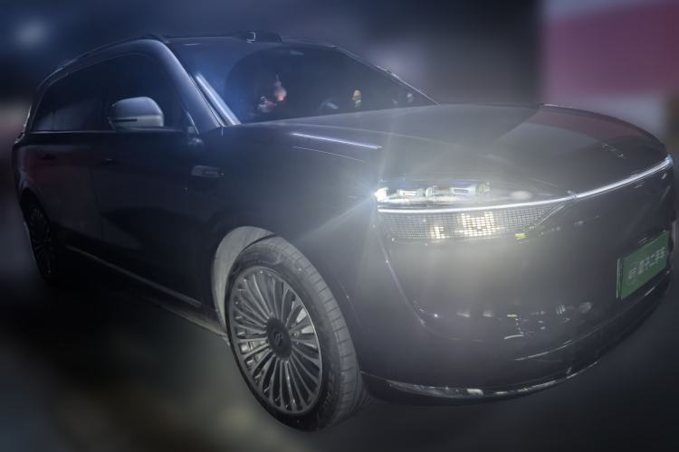 Used Hima AITO M9 2025 Model Range-Extended Ultra Edition 52kWh 6-seater (896-line LiDAR) Front Right 45 Deg