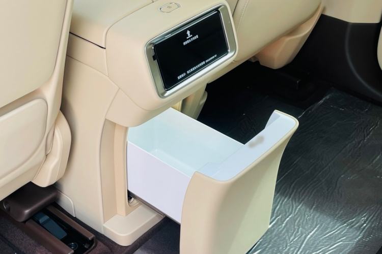 Used Hima AITO M9 2025 Extended-Range Ultra Version 52 kWh 5-Seater Edition Interior 10