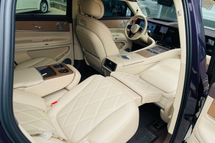 Used Hima AITO M9 2025 Extended-Range Ultra Version 52 kWh 5-Seater Edition Interior 4