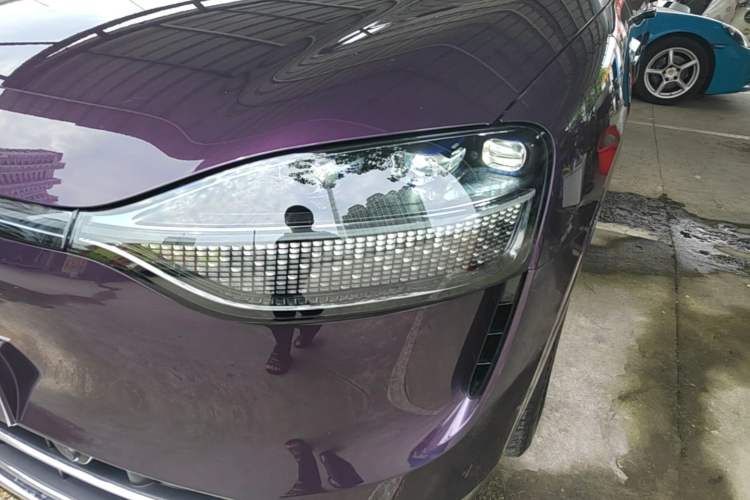 Used Hima AITO M9 2025 Extended-Range Ultra Version 52 kWh 6-Seater Left Front Headlight