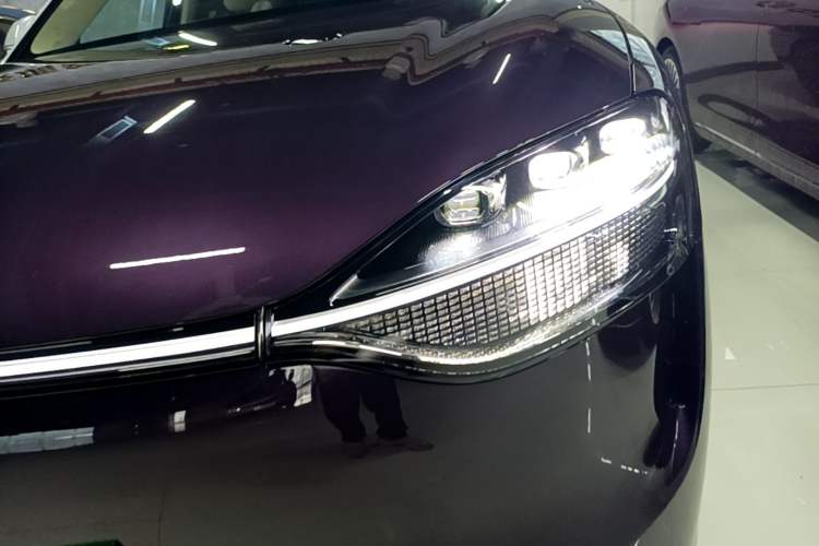 Used Hima AITO M9 2025 Extended-Range Ultra Version 52 kWh 5-Seater Edition Left Front Headlight